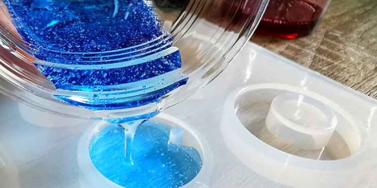 Epoxy Resin vs Acrylic – What Are The Differences?