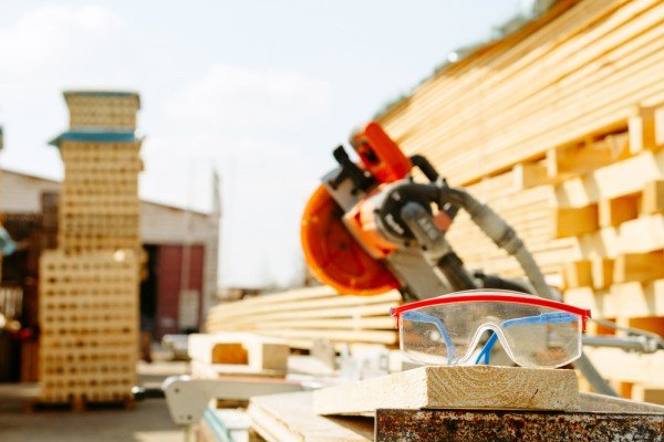 How to Use a Portable Sawmill